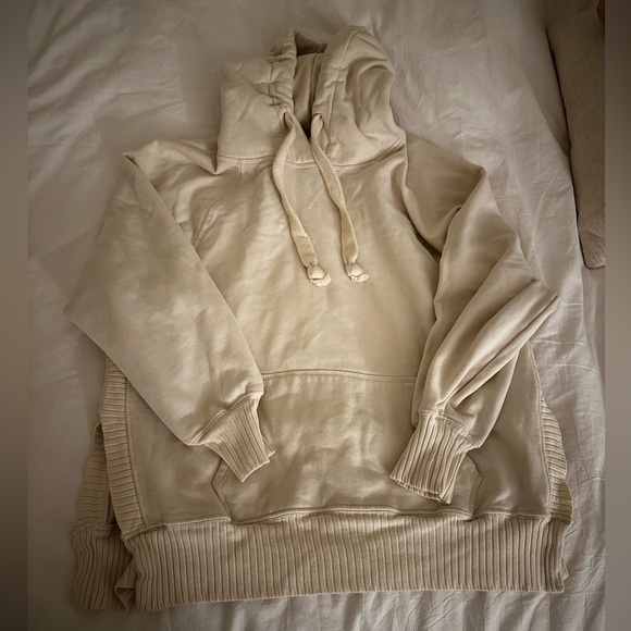 American Eagle Outfitters Tops - Women’s American Eagle sweatshirt